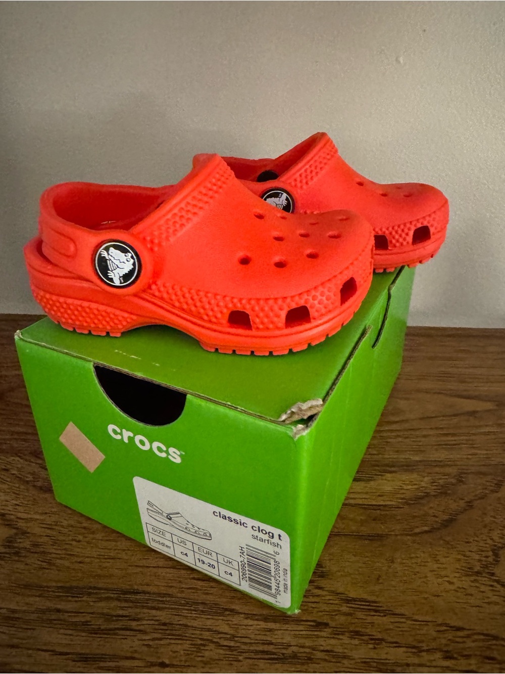 CROCS Kids Classic Clog in Bright Orange